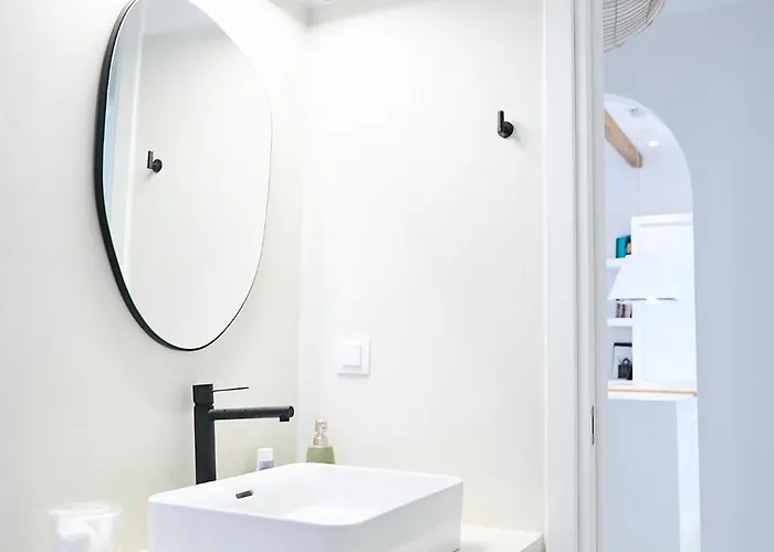 Senza's Cycladic In Marpissa , * باروس