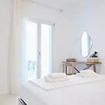 Senza's Cycladic In Marpissa , Parikia (Paros)