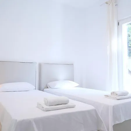 Senza's Cycladic In Marpissa, Holiday home