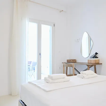 Senza's Cycladic In Marpissa , Parikia (Paros)