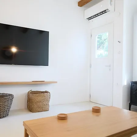 Senza's Cycladic In Marpissa , Holiday home *